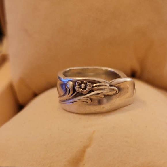 Hand Forged Vintage Flatware Spoon Ring Size 8 - Picture 5 of 6